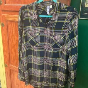 EUC Med Adjustable Sleeves, Hi/Low Flannel Shirt #176